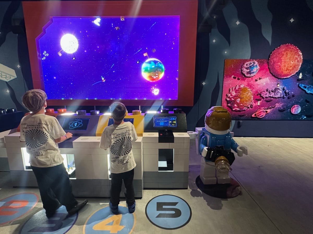 Rocket Assembly Bay lets builders launch their Lego spacecrafts into space.