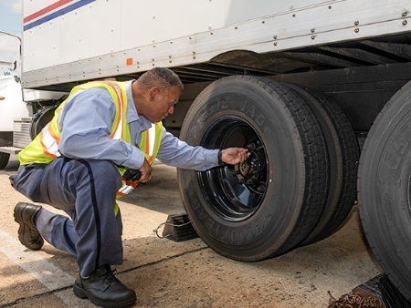 USPS is hiring automotive technicians to work at its main processing facility in San Diego.
