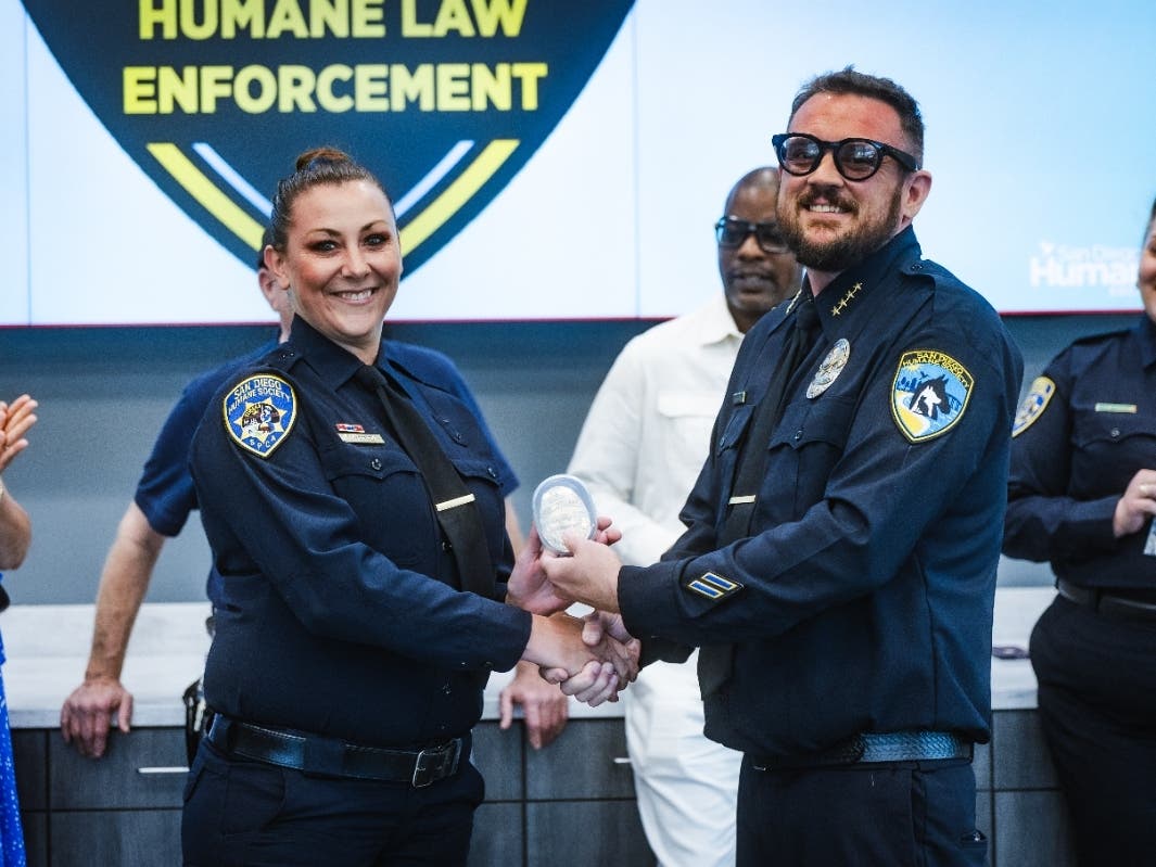 https://patch.com/img/cdn20/users/54855/20260820/025946/styles/patch_image/public/sdhs-new-hle-captains-regina-price-kira-samuels-ceremony-081326-9___20145732485.jpg