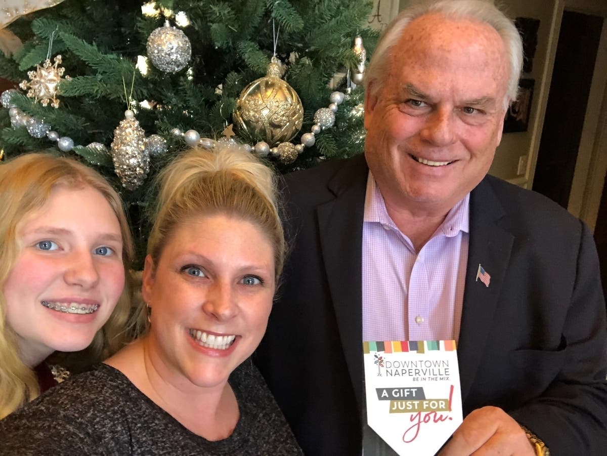 presents the gift card to the Soderquist family, 12-27-19