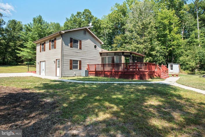 These Leesburg Area Homes Offer Country Living At Its Finest
