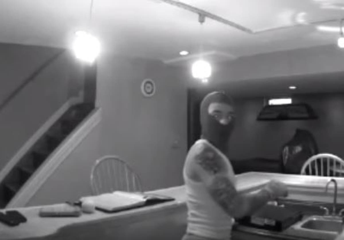 https://patch.com/img/cdn20/users/57041/20171005/013726/styles/raw/public/processed_images/burglary_suspect-1507224162-8669.jpg