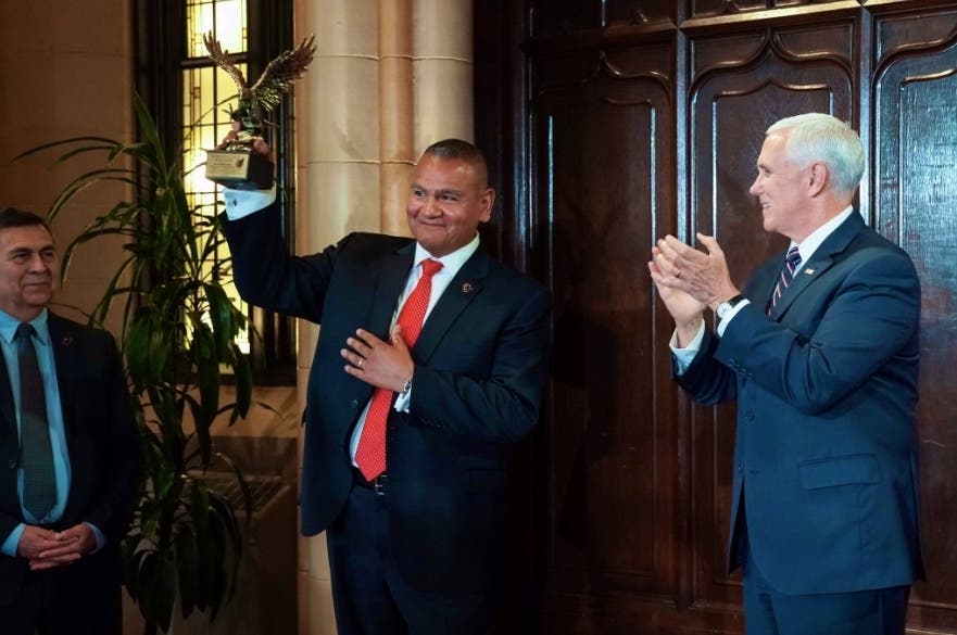 Special Agent in Charge of the Vice President Hector Hernandez received an Aguila award in Baltimore on May 1.
