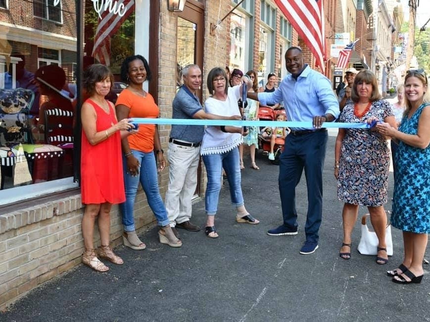 https://patch.com/img/cdn20/users/57041/20190721/022337/styles/patch_image/public/vintage-chic-ribbon-cutting___21021753577.jpg