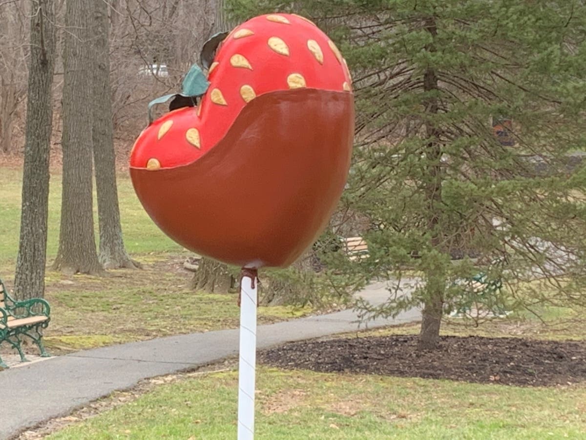 Rockfield Manor is hosting a "Valentine's Day by Candlelight" event with Pairings Bistro. The five-course Valentine's Day meal is offered Friday, Feb. 14, and Saturday, Feb. 15.