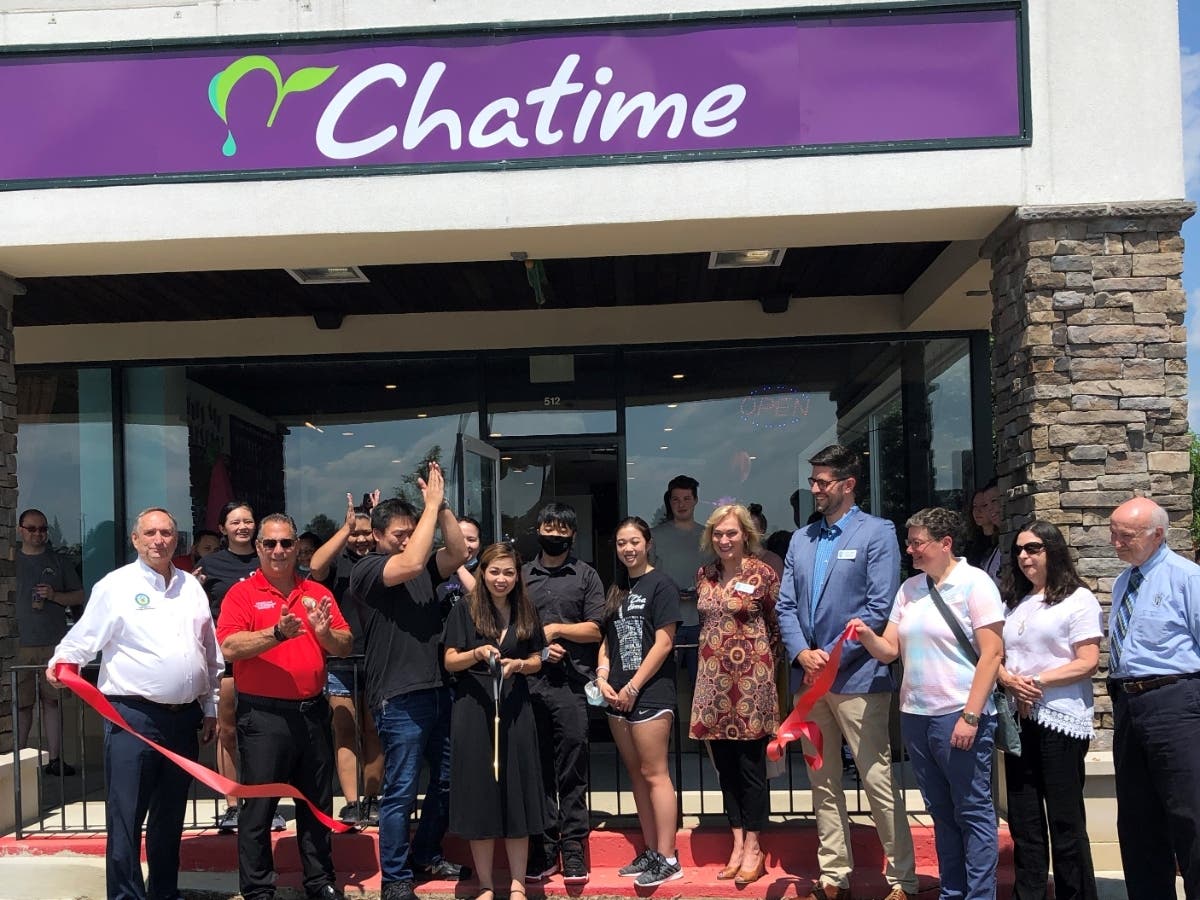 Chatime owner Tracy Nguyen is pictured with Town Commissioners Erin Hughes, Kevin Bianca and Donna Kahoe.​