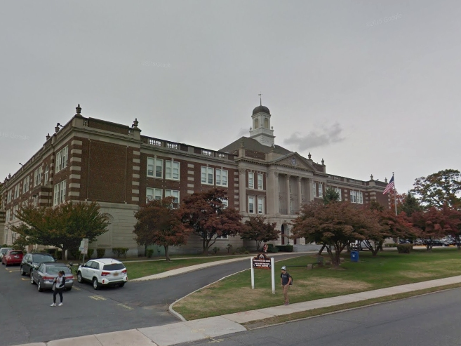 The Mamaroneck school district will hold a job fair to find new substitute teachers.