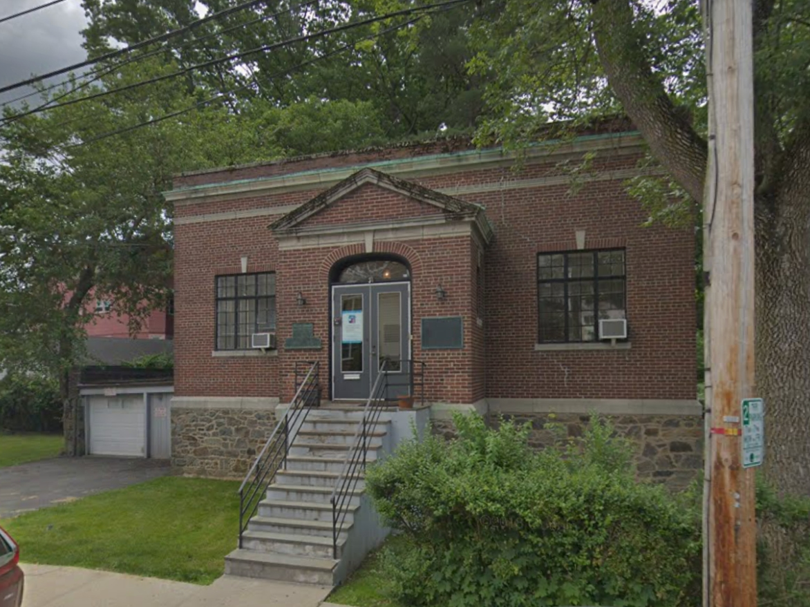 The former Child Welfare Association of Mamaroneck on Stanley Avenue now houses the Larchmont-Mamaroneck Community Counseling Center.