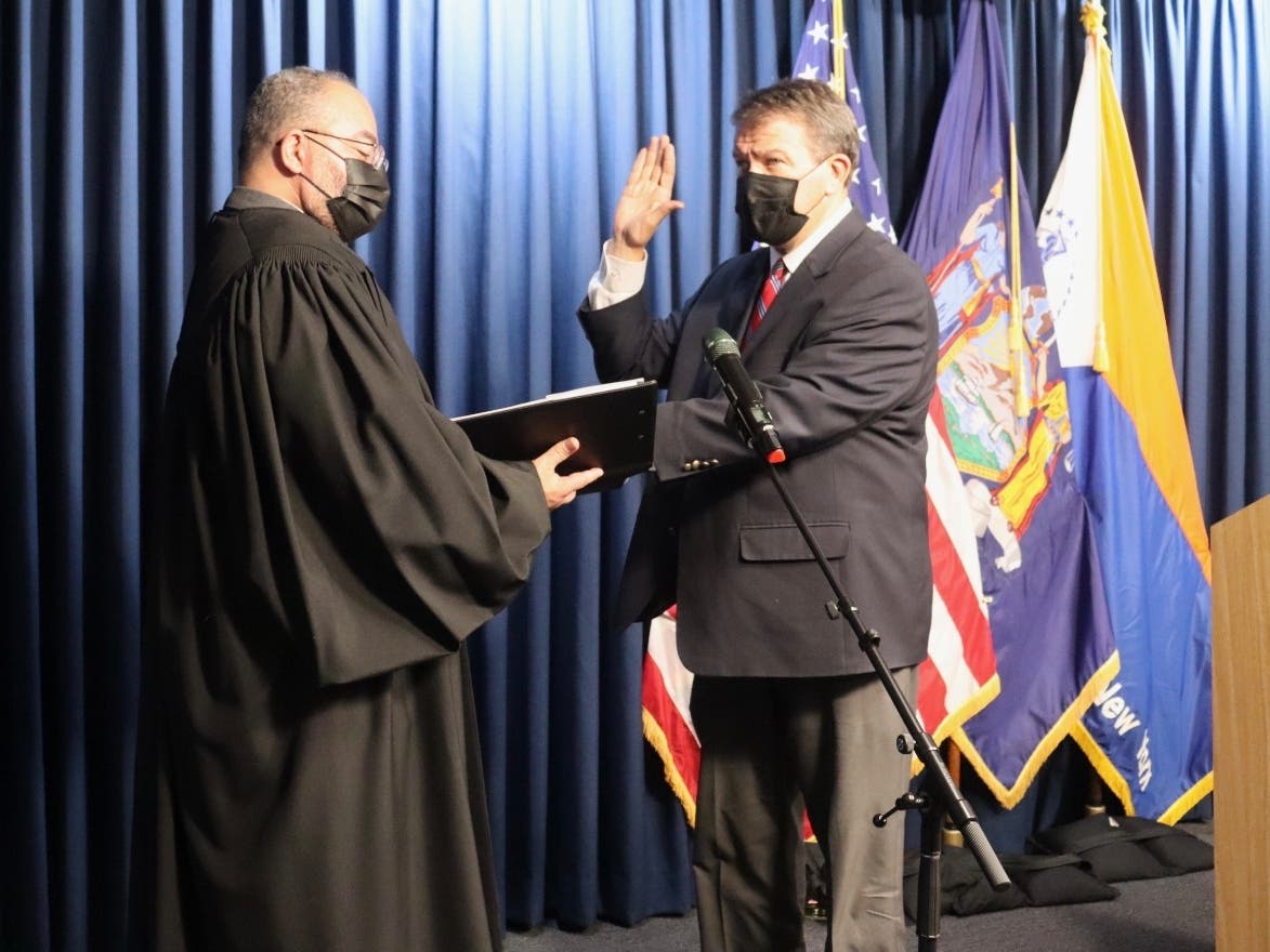 County Executive George Latimer was sworn in for a second four-year term by New York State Supreme Court Justice Thomas Quiñones Monday.