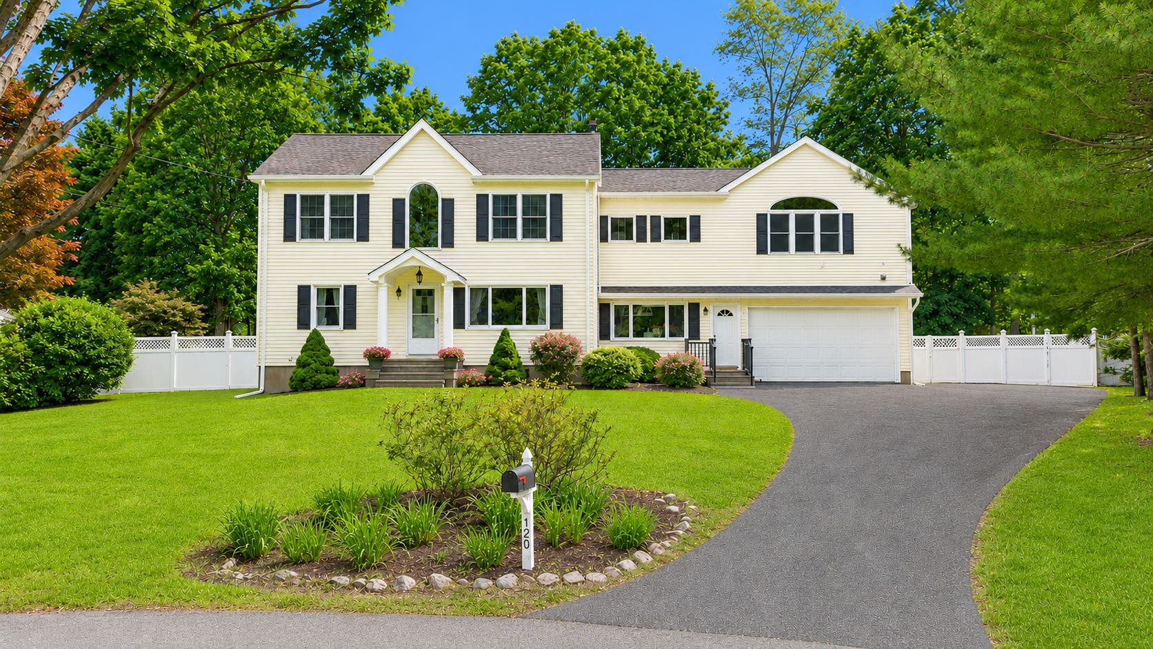 Open House & New Listing Near Lake Mohegan! 🏡 🐟