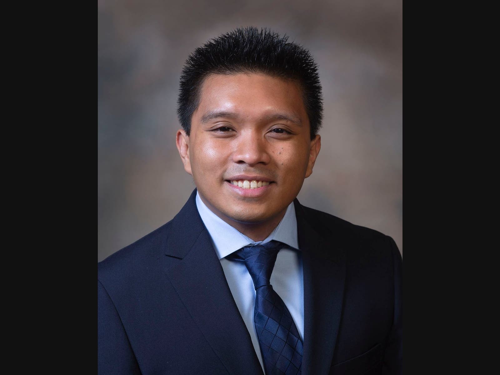 Dr. Carlo Prades’ clinical interests include cholesterol management, diabetes, disease prevention, high blood pressure, hypertension, primary care, preventive medicine and weight management.