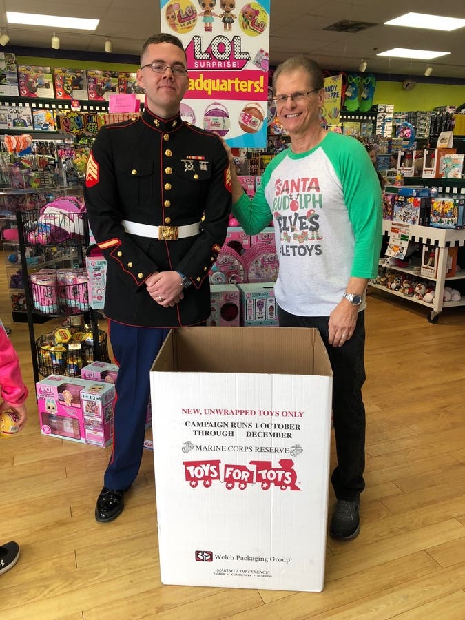 https://patch.com/img/cdn20/users/64913/20181127/103804/styles/raw/public/processed_images/learning_express_toys_owner_randy_horn_and_marine_corps_rep-toys_for_tots-1543376257-1845.jpg