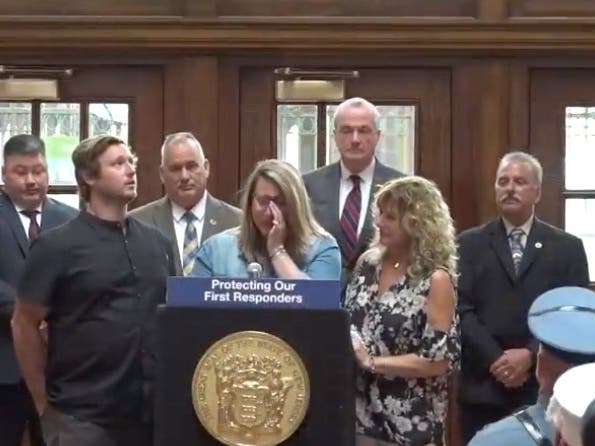 Allison Canzanella spoke about her late father before the signing of the 9/11 bill.