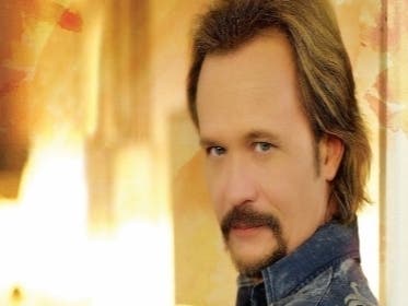 Country music star Travis Tritt will perform an outdoor concert in Brewster.