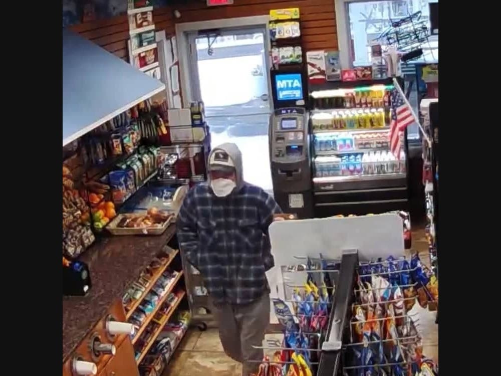Putnam sheriffs are searching for a suspect in a Sunday gas station robbery.
