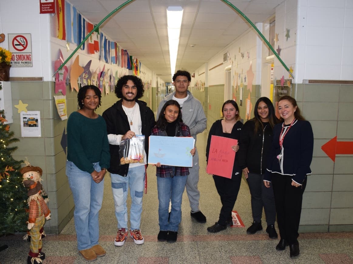 Amityville Memorial High School Students Visit Classes At Northwest