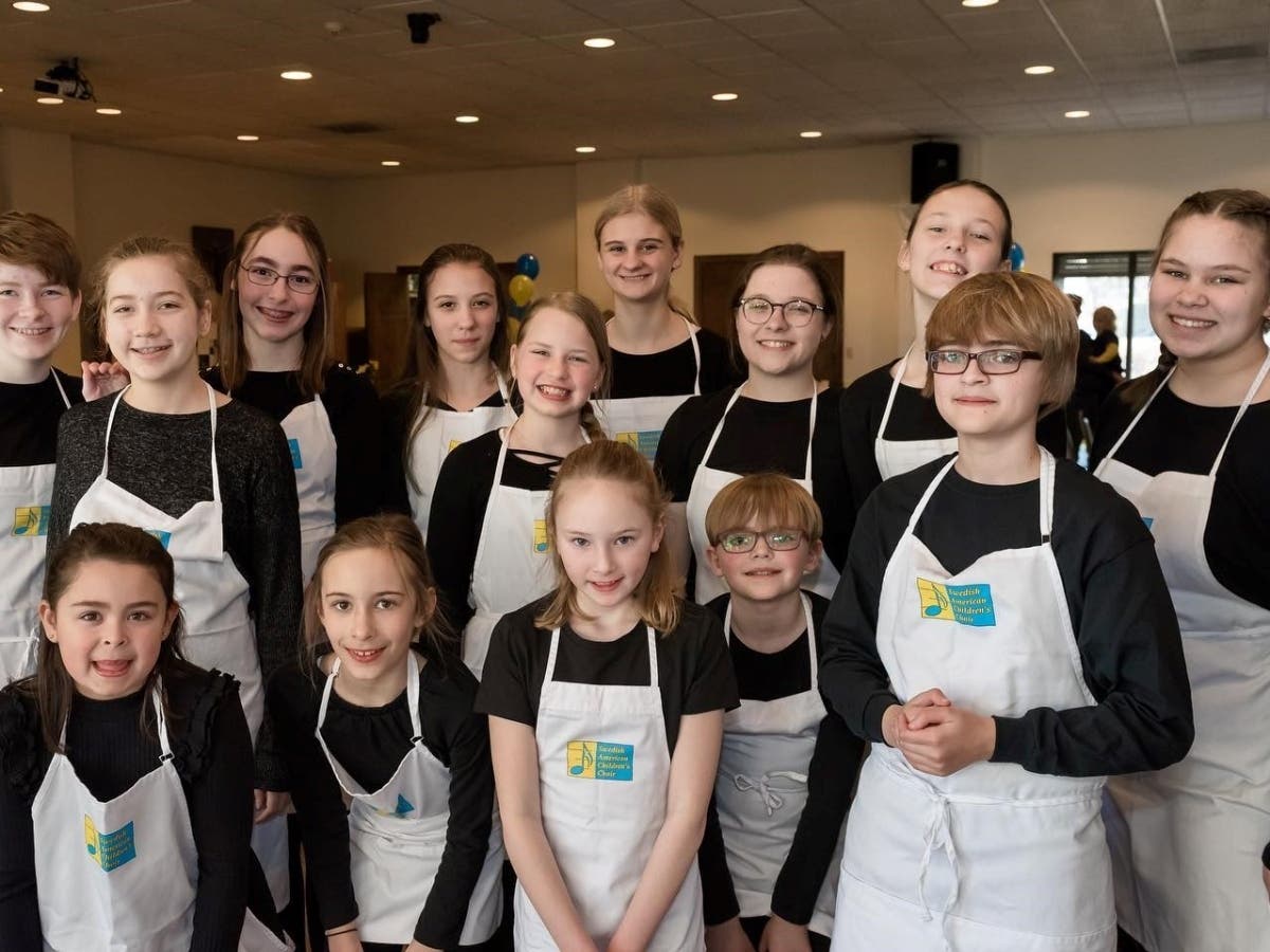 Choir members are servers for the dinner