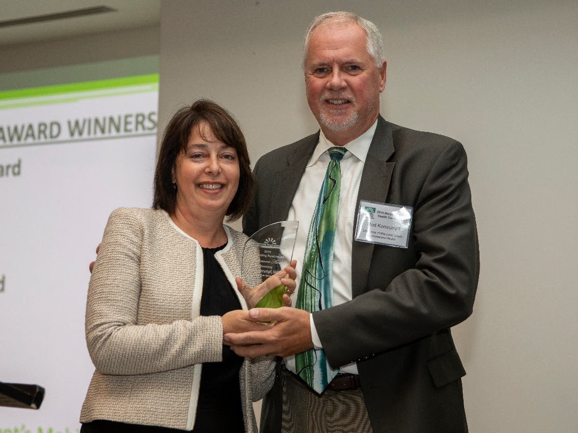 Bari Klein, executive director of Healthy Harford/Healthy Cecil, presents the 2019 Outstanding Rural Health Achievement Award to Rod Kornrumpf, FACHE, regional executive director-behavioral health at University of Maryland Upper Chesapeake Health. 