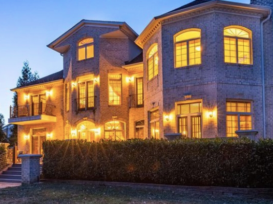 You could own this mansion once owned by Redskins legend Sonny Jurgensen.