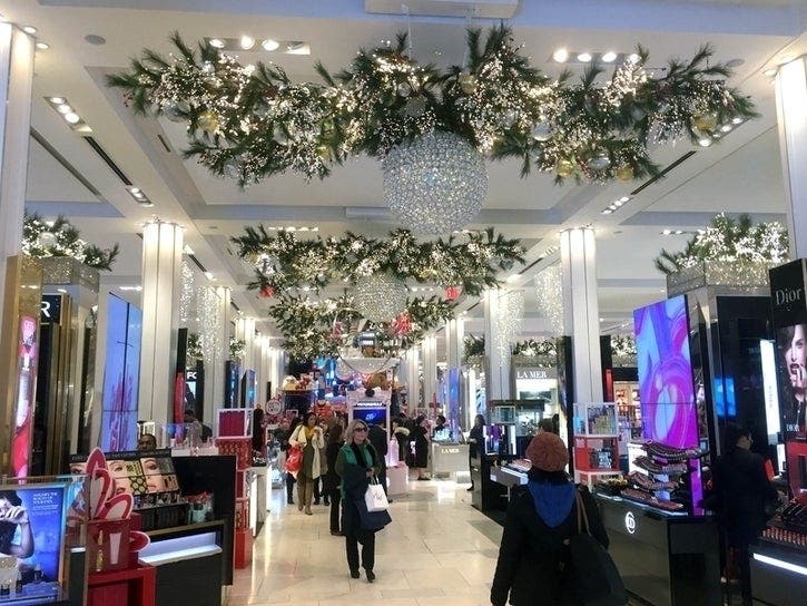Most major retailers in Maryland will be closing early tonight for Christmas Eve, here are the times.