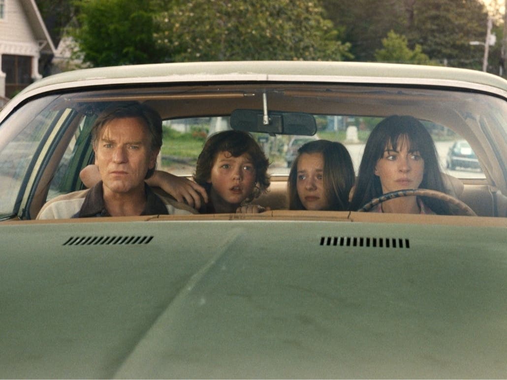 (L-R) Ewan McGregor, Christian Convery, Maisy Stella and Anne Hathaway in “The End of Oak Street.” 