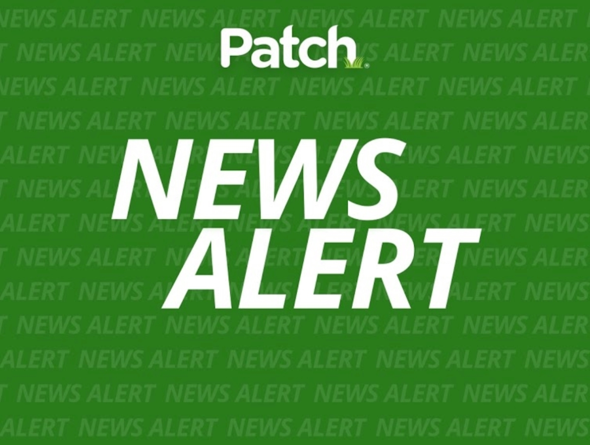  A bomb squad is investigating an apparent pipe bomb discovered near Warner Bros. Studio in Burbank.