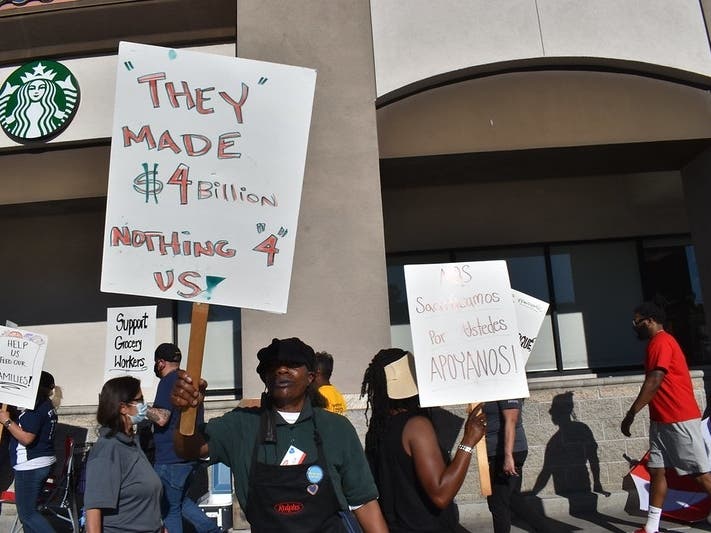 Grocery store workers with the Commercial Workers Union Local 770 picketed outside a San Pedro Ralphs on March 1, 2022. 