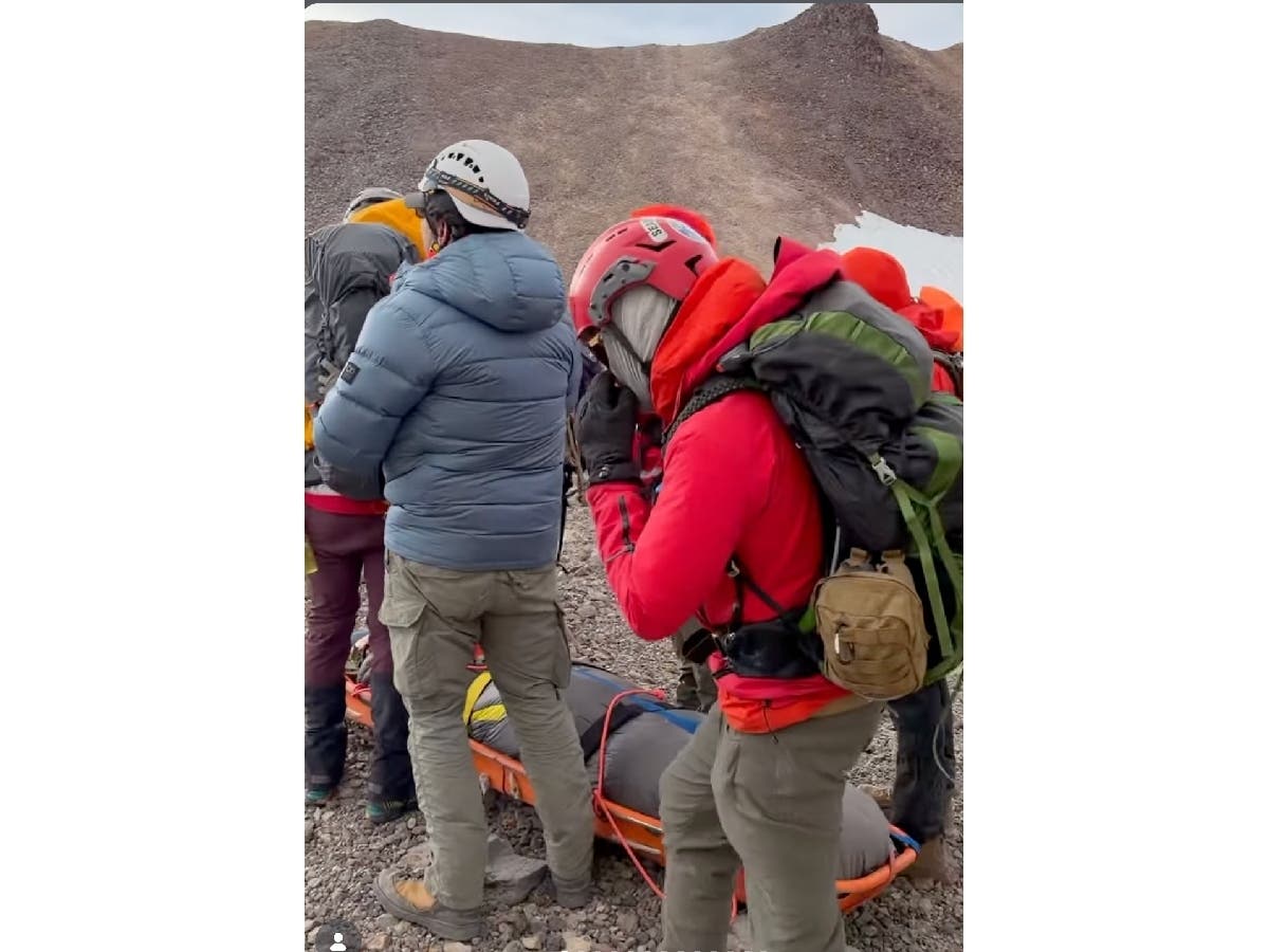 A brief break in the weather gave exhausted rescuers a chance to evacuate an injured climber from Mt. Shasta before another night on the mountain. 
