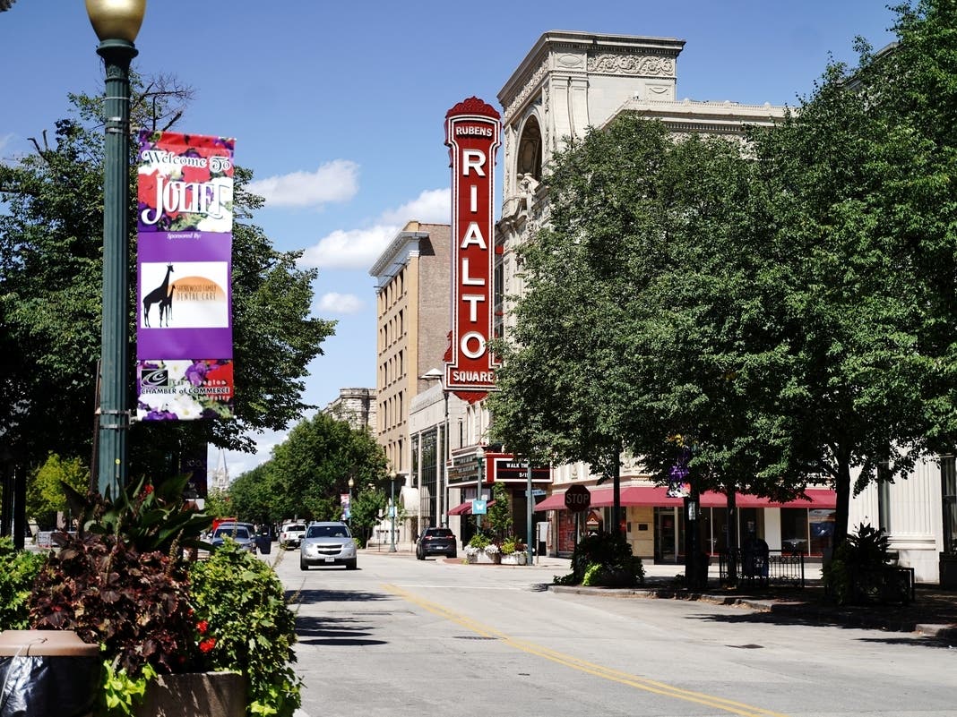 The Joliet City Council approved a $2.5 million loan agreement with the operator of the Rialto Square Theatre.