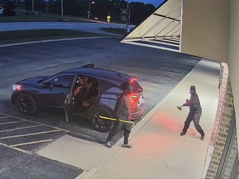 Sheriff's police are seeking information on suspects who burglarized businesses in Homer Glen and Frankfort last week.