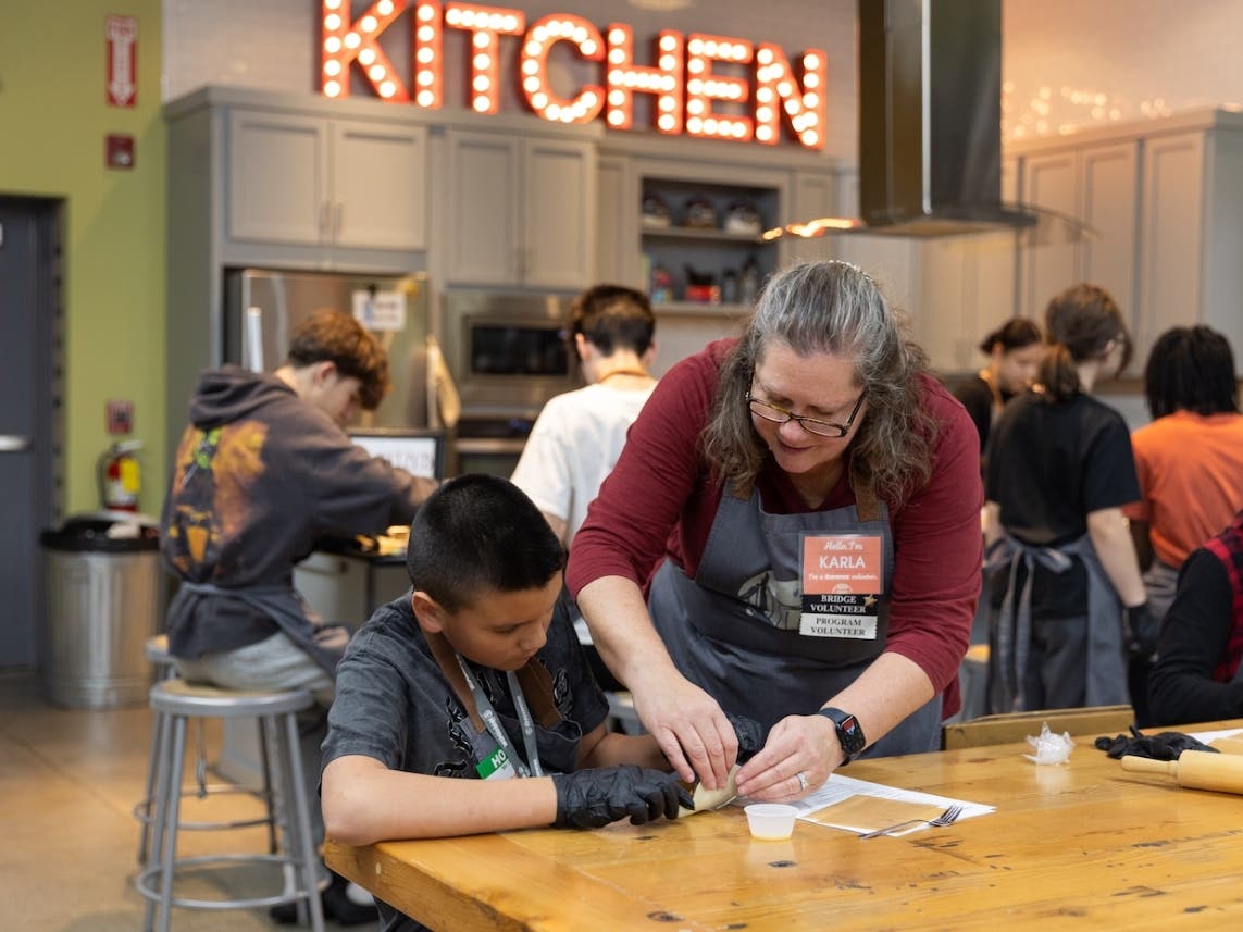 Students rolled up their sleeves and made delicious empanadas in this hands-on culinary program led by Chef Karla, a registered dietitian and dedicated Bridge volunteer.