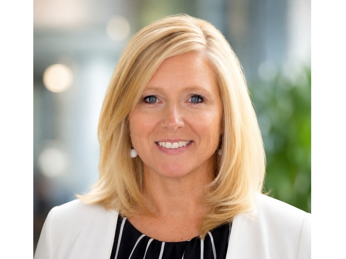 Crisis Center for South Suburbia Executive Director Pam Kostecki is leaving after 10 years in the role, the organization said Thursday. 