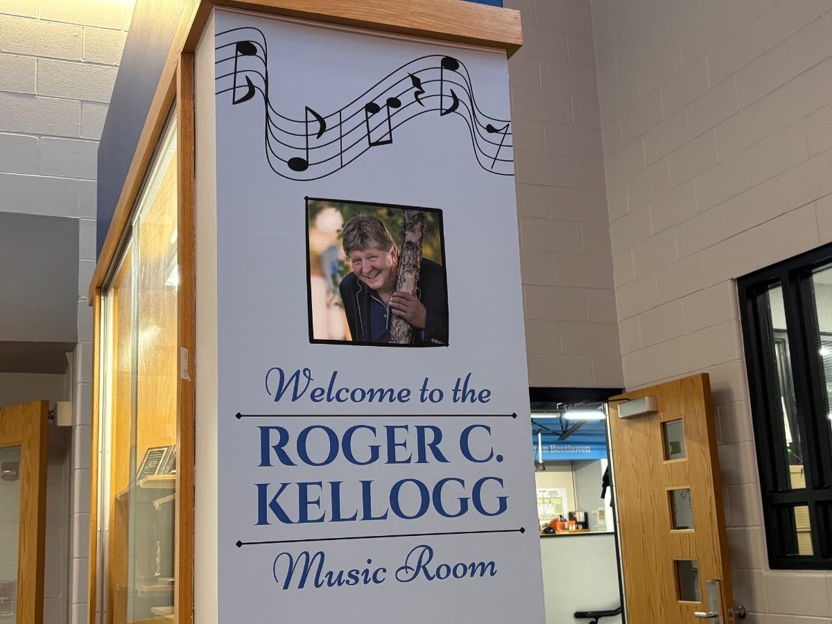 Music Room Named In Honor Of Late Arbor Park Band Director Who Was Students' 'Biggest Fan'