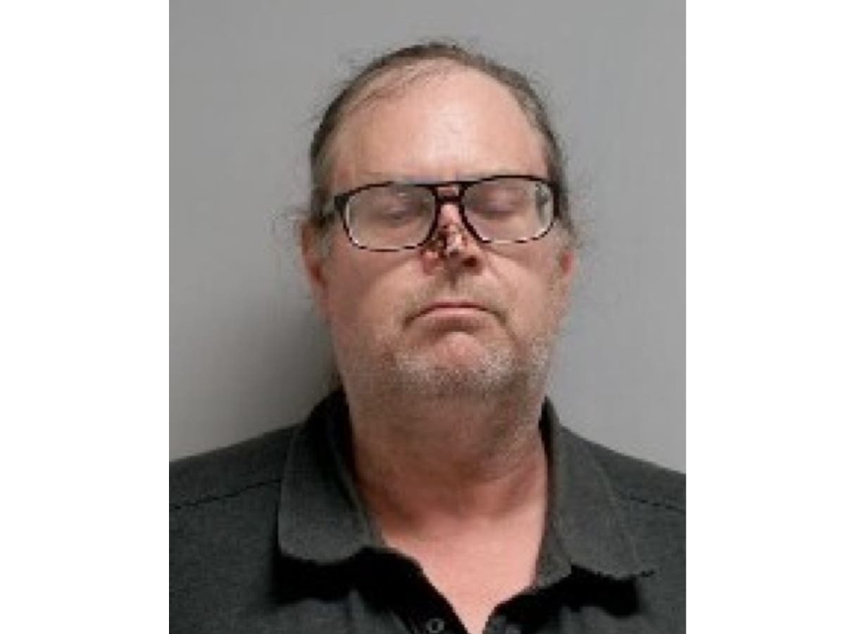 The manager of a Pizza Hut in New Lenox allegedly admitted to pocketing $8,000 in daily deposits from the store over several months, according to police reports.