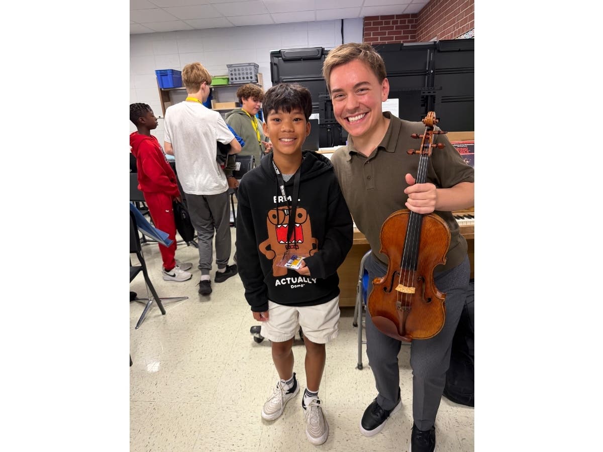 Professional violonist Matthew Lipman visited Parker Junior High, performed and spoke with students. 