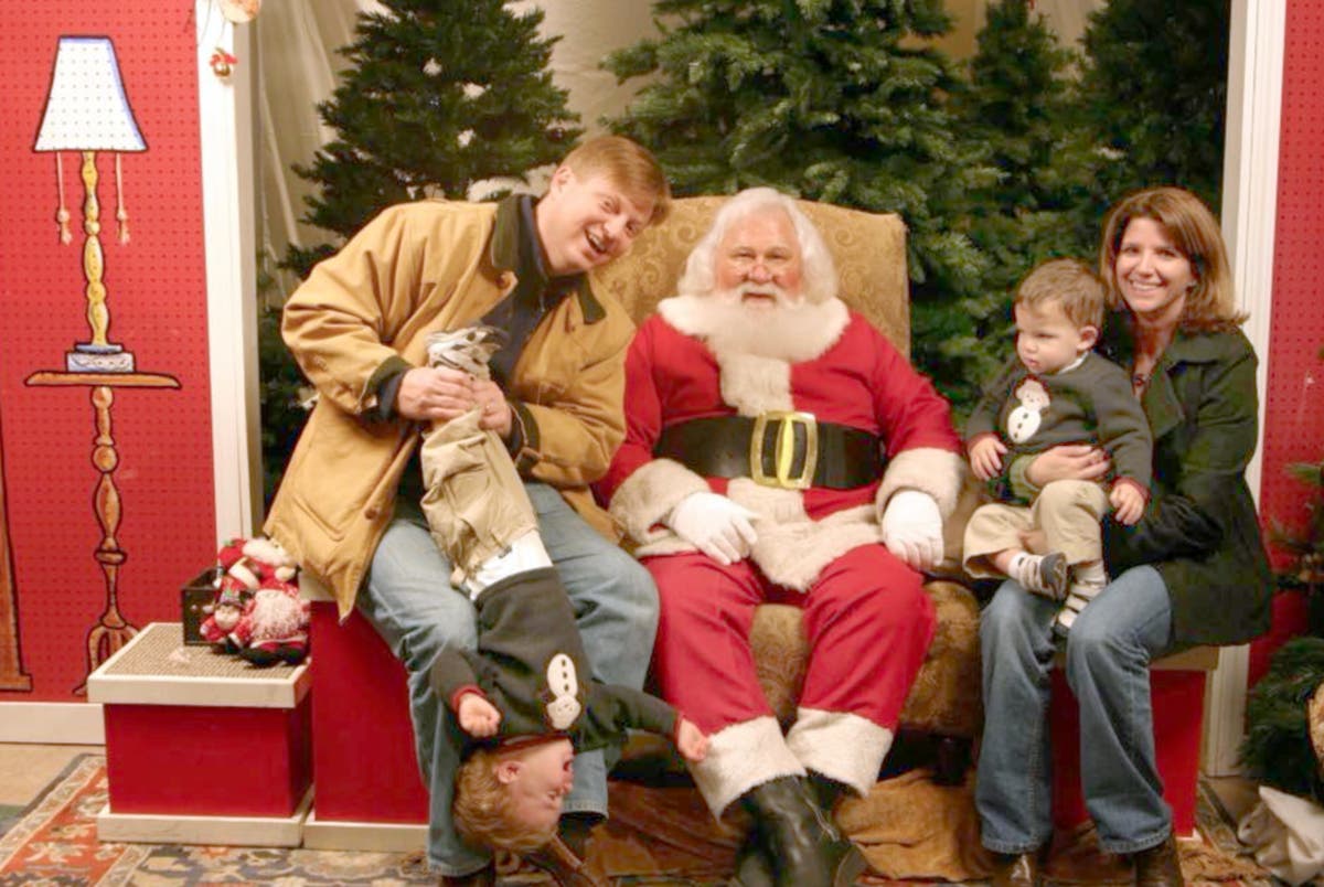 https://patch.com/img/cdn20/users/83501/20171223/021403/styles/raw/public/processed_images/santa_patch_viewer4-1514056353-6208.jpg