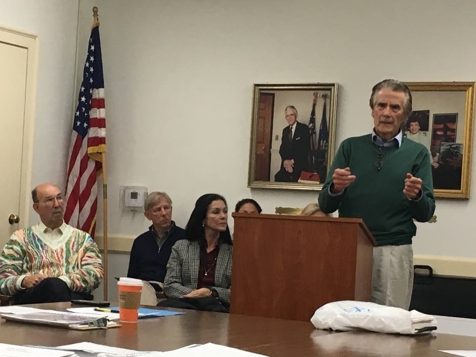 Dale McIvor speaks Thursday at a Historic District Commission meeting.