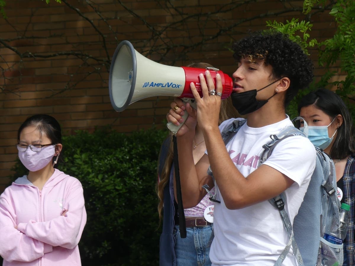 Hundreds Of Fairfield Students Walk Out To Protest Racism - Vimarsana News