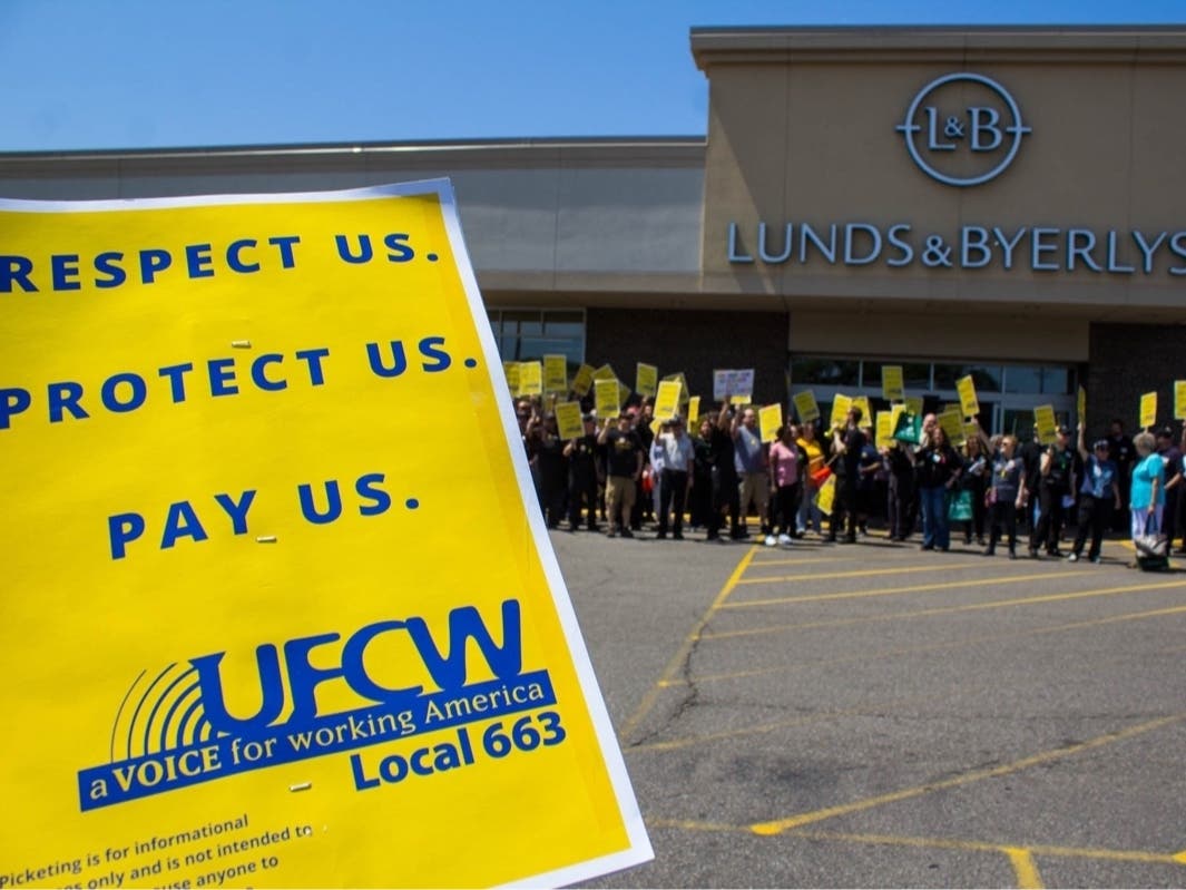 Lunds & Byerlys union workers have been without a collective bargaining agreement since March 7.