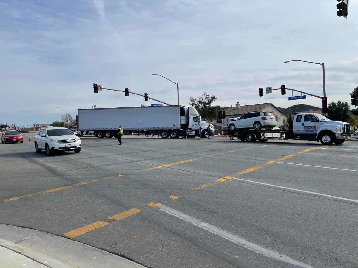 Big Rig Ripper Clinton Road UPDATE: Big Rig Crash Closes Clinton Keith Road In Murrieta | Murrieta ...