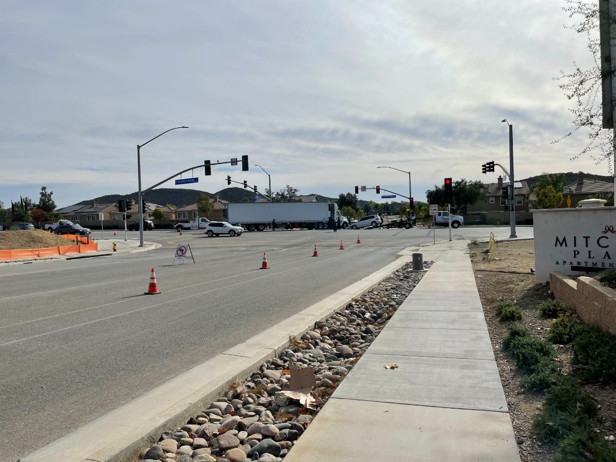 Big Rig Ripper Clinton Road UPDATE: Big Rig Crash Closes Clinton Keith Road In Murrieta | Murrieta ...